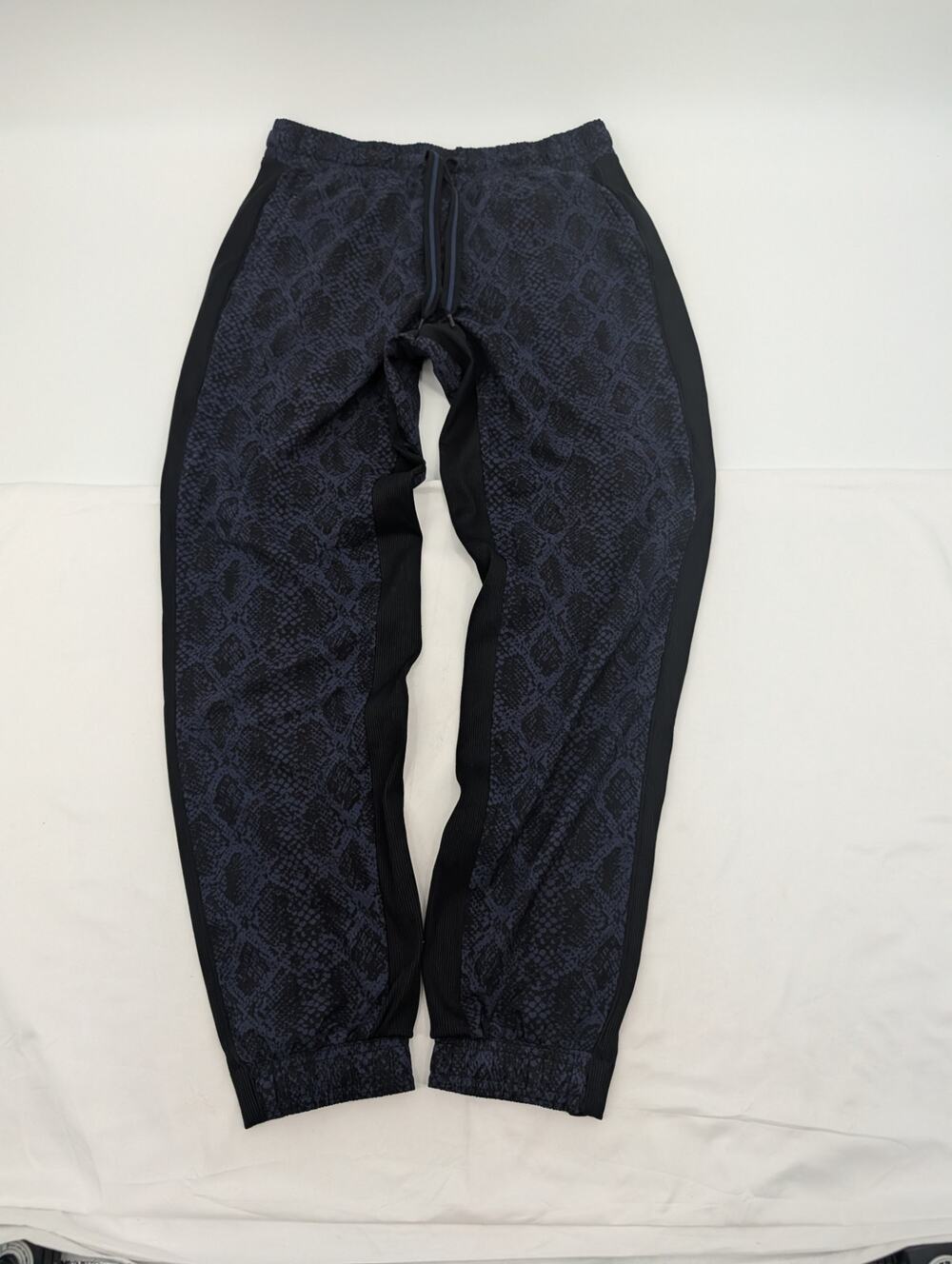Athleta Brooklyn Jogger Python Print Blue Black Size 4 Outdoors Hiking Camping